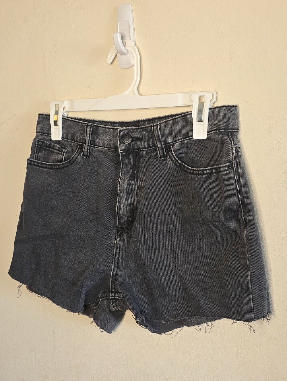 BDG Mom High Rise Shorts Women's 26 Black Distressed Denim Cutoff Jean Shorts - Picture 3 of 11